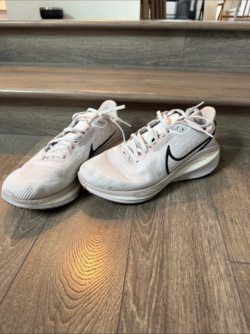 Nike Women’s Vomero 17 - Pale Pink/White Running Shoes